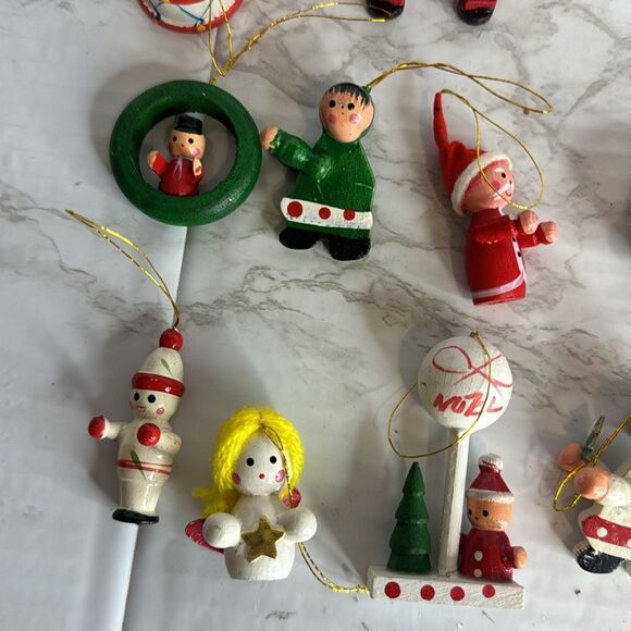Vtg WOODEN SANTA TREE NOEL WATER TOWER ORNAMENTS UNBRANDED Christmas mixed lot - Picture 10 of 11